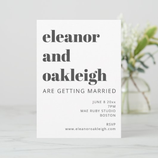 Fette Typografie Schwarz-Weiß-Foto-Hochzeit Einladung (Stehend Vorderseite)