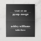 Fette Typografie Schwarz-Weiß-Hochzeit Platzkarte (Außenseite Aufgefaltet)
