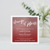 Fettformatige, rote Hochzeitänderung Einladung (Stehend Vorderseite)