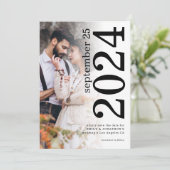 Fettgedrehte Typografie-Foto-Overlay-Hochzeit Save The Date (Stehend Vorderseite)