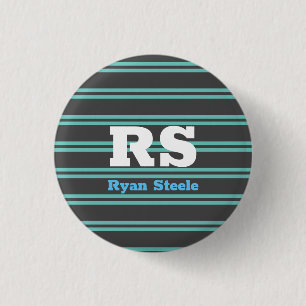 Fettgedrucktes Monogramm & Name, hellblaue Linien Button