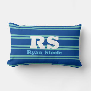 Fettgedrucktes Monogramm & Name, hellblaue Linien  Lendenkissen