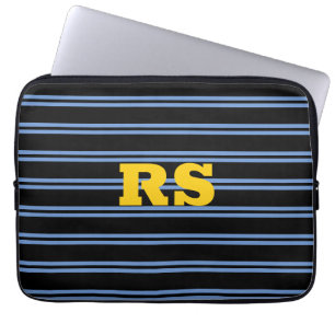 Fettgold-Monogramm, Name, blaue Linien auf Schwarz Laptopschutzhülle