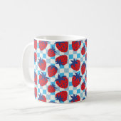 Fettiges Erdbeer-Karo-Muster Kaffeetasse (Vorderseite Links)