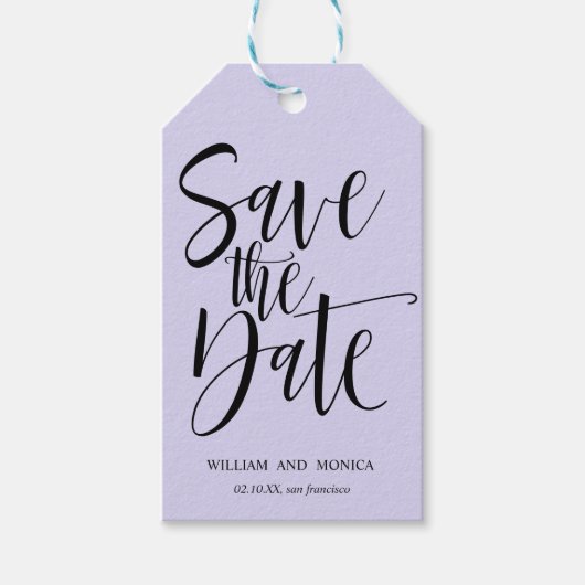 Fettkalligraphie | Black Lilac SAVE THE DATE Geschenkanhänger (Vorderseite)