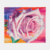 Fettrosa Rose in Bloom Gedicht Bohemisch Künstleri Fleecedecke (Vorderseite (Horizontal))