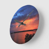 Feuer im Himmel Runde Wanduhr (Winkel)