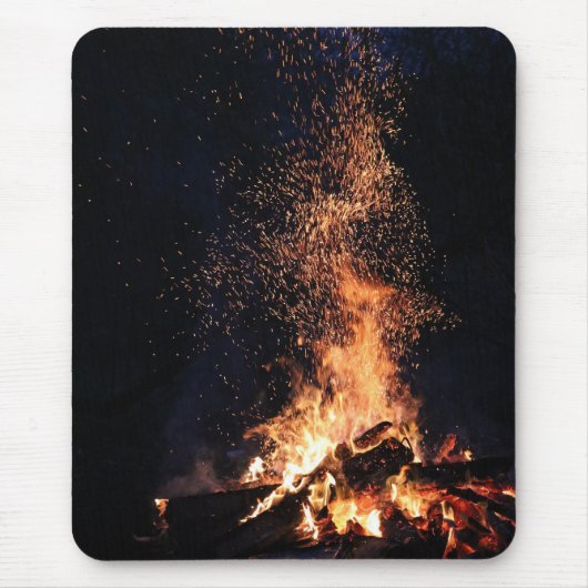 Feuer in der Nacht im Lager Mousepad (Vorne)