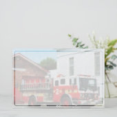 Feuer-Motor vor Feuerwache Briefpapier (Stehend Vorderseite)