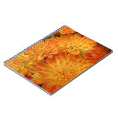 Feuer Orange Chrysanthemas Notizblock (Linke Seite)
