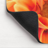 Feuer Orange Dahlia mit Lady Bug Blume Mousepad (Ecke)