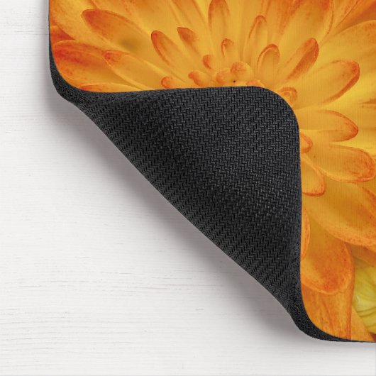 Feuer-Orangen-Chrysanthemen Mousepad (Ecke)
