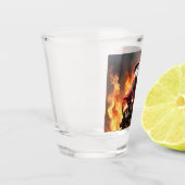 **"Feuer und Flammen: Der Hintergrund des Otter-Fe Schnapsglas (Links)
