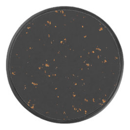 Feuerbrand überlagert das Foto, das die schwarzen  Eishockey Puck