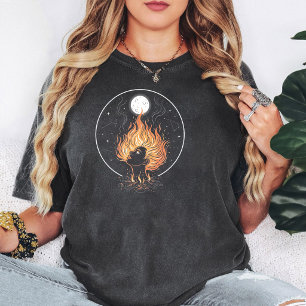 Feuerhaar-Frau unter Mondlicht - Himmels-Kunst T-Shirt