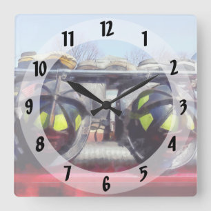 Feuerhelm und Stiefel Quadratische Wanduhr