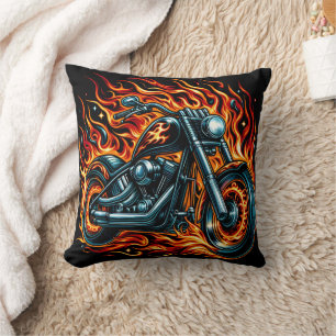 Feuerstürmendes Motorrad, das durch eine kosmische Kissen