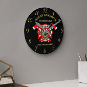 Feuerwehr: Gold und rotes Abzeichen mit Brandbombe Runde Wanduhr