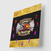 Feuerwehr Gold und Silber-Ehefrau-Abzeichen Quadratische Wanduhr (Winkel)