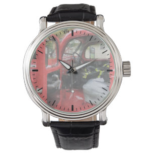Feuerwehrauto mit Feuerwehruniform Armbanduhr