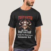 Feuerwehremblem mit Achsen und Helm T-Shirt (Vorderseite)