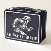 Feuerwehrfrau "Auf dem Weg zur Arbeit!" Metall Brotdose (Rückseite)