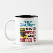 Feuerwehrfrau Diese Prinzessin trägt Feuerstiefel Zweifarbige Tasse (Links)