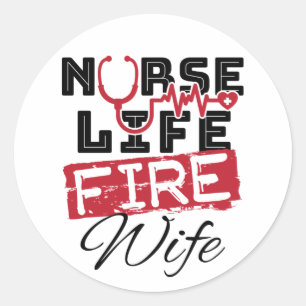 Feuerwehrfrau für Krankenversicherung, Ehefrau und Runder Aufkleber