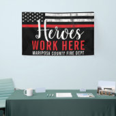 Feuerwehrhelden arbeiten hier Red Line America Fla Banner (Messeveranstaltung)