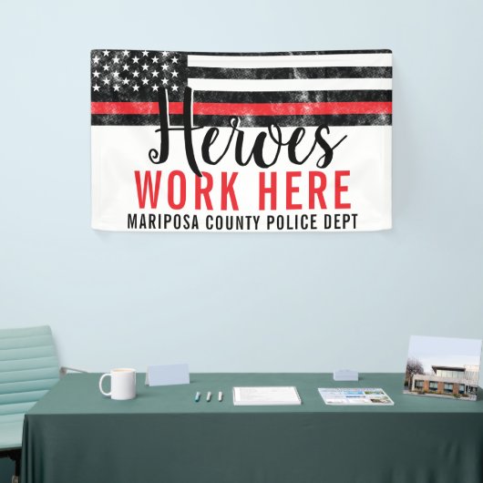 Feuerwehrhelden arbeiten hier Red Line America Fla Banner (Messeveranstaltung)