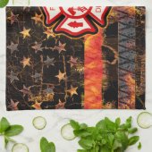 Feuerwehrkreuz und Flammen Geschirrtuch (Gefaltet)