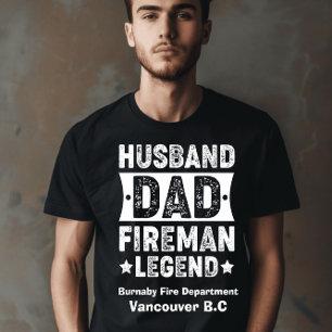 Feuerwehrlegende trägt Shirt