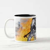 Feuerwehrleute bekämpfen simulierte Feuer Zweifarbige Tasse (Links)