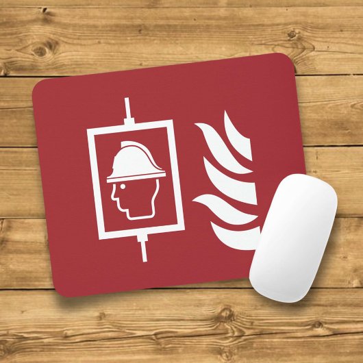 Feuerwehrleute heben Sicherheitszeichen an Mousepad