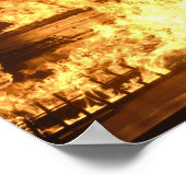 Feuerwehrleute löschen eine simulierte Batterie Poster (Ecke)