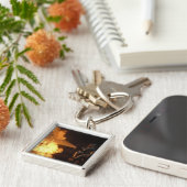 Feuerwehrleute löschen eine simulierte Batterie Schlüsselanhänger (Seite)