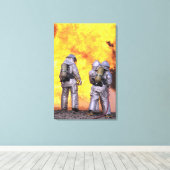 Feuerwehrleute löschen einen Flugzeugbrand Leinwanddruck (Insitu (Holzboden))