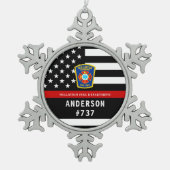 Feuerwehrleute Personalisierte Feuerlogos dünne ro Schneeflocken Zinn-Ornament (Vorderseite)
