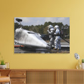 Feuerwehrleute reagieren auf die Szene Leinwanddruck (Insitu (Wohnzimmer))