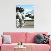 Feuerwehrleute setzen während eines Bohrvorgangs e Leinwanddruck (Insitu (Wohnzimmer))