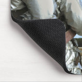 Feuerwehrleute setzen während eines Bohrvorgangs e Mousepad (Ecke)