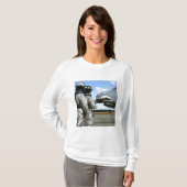 Feuerwehrleute setzen während eines Bohrvorgangs e T-Shirt (Vorne ganz)