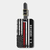 Feuerwehrmann angeredete beunruhigte amerikanische gepäckanhänger (Vorderseite vertikal)