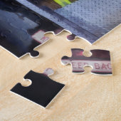 Feuerwehrmann auf der Rückseite des Feuerfahrzeugs Puzzle (Seite)