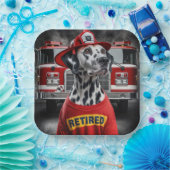 Feuerwehrmann Dalenierung trägt ein ermüdetes Shir Pappteller (Party)