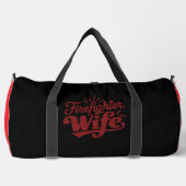 Feuerwehrmann-Ehefrau roter Text Duffle Bag (Vorderseite)