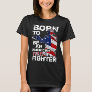Feuerwehrmann erschüttert amerikanische Flagge für T-Shirt