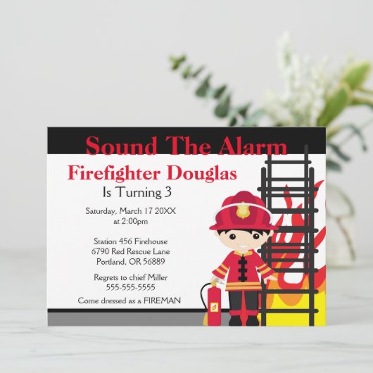 Feuerwehrmann für Kinder zum Geburtstag Einladung (Stehend Vorderseite)