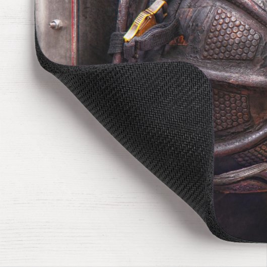 Feuerwehrmann - getragen und verwendet mousepad (Ecke)