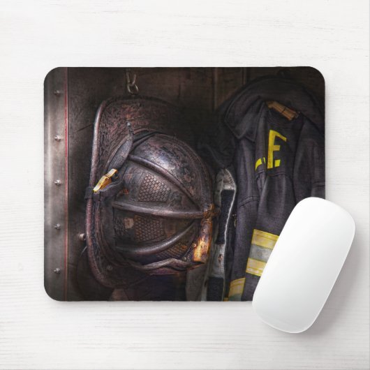 Feuerwehrmann - getragen und verwendet mousepad (Mit Mouse)